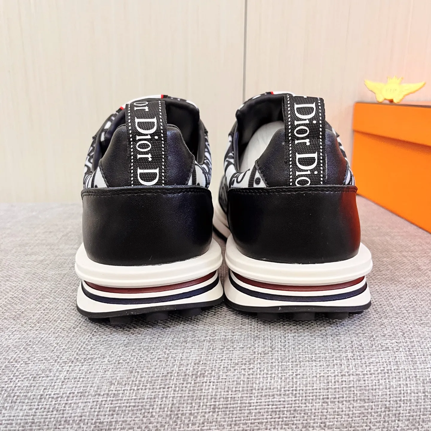 🚘🚘Factory batch 440 men's shoes💰[Dior]🔥Men's high-end brand of shoes official website 1:1 latest masterpiece: the upper is made of Italian imported first-layer cowhide with a comfortable and breathable lining➕original non-slip and wear-resistant outsole🔥, making walking more convenient and comfortable! An exclusive new model, a stunning work, a beautiful 1:1 replica [color] compared to the official quality! Create a fashionable personality to set off your uniqueness! A must-have for trendy men! Classic🔥Size: 38-44 Color: 🔥Multiple colors available🔥.